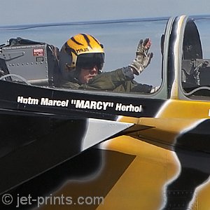 Mit Pilotennamen am Cockpit (Aufpreis zum Print)